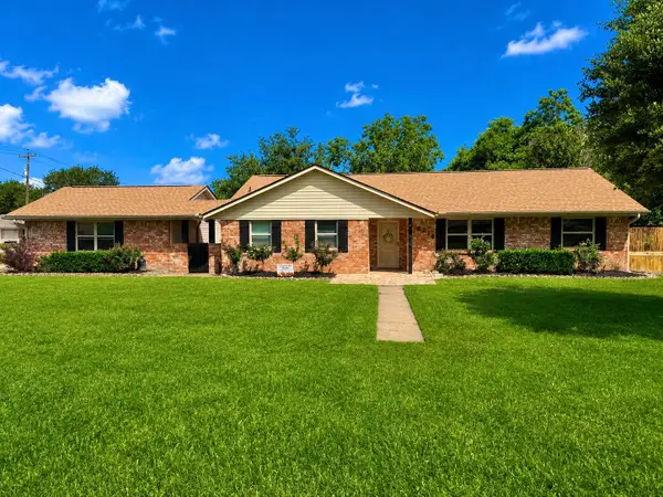 6214 1st Street, Danbury, TX 77534