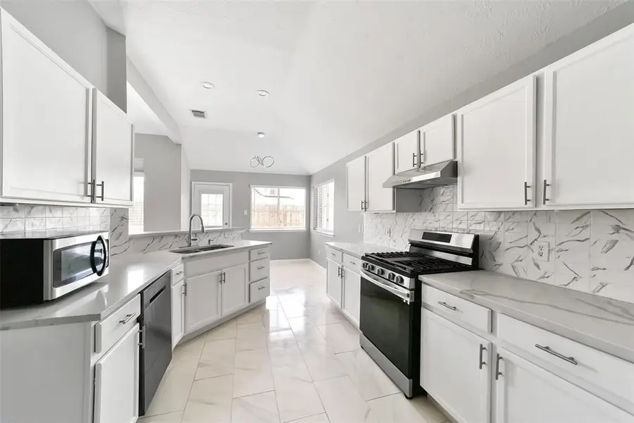 1211 Peacham Court, Fresno, TX 77545 - Image #2