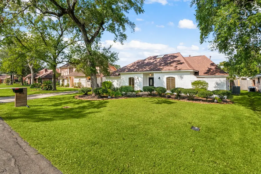 408 Pin Oak Drive, Baytown, TX 77520 - Image #3