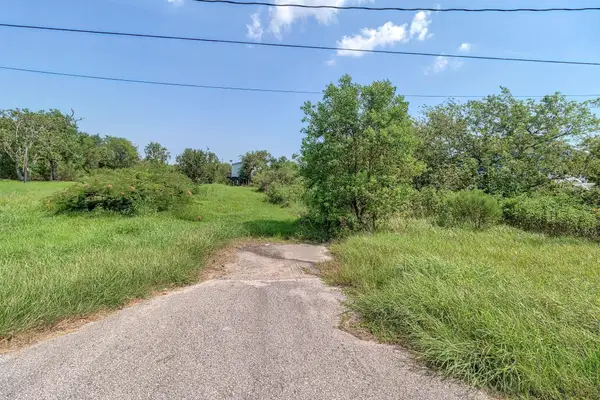 000 Highway 6, Hitchcock, TX 77563