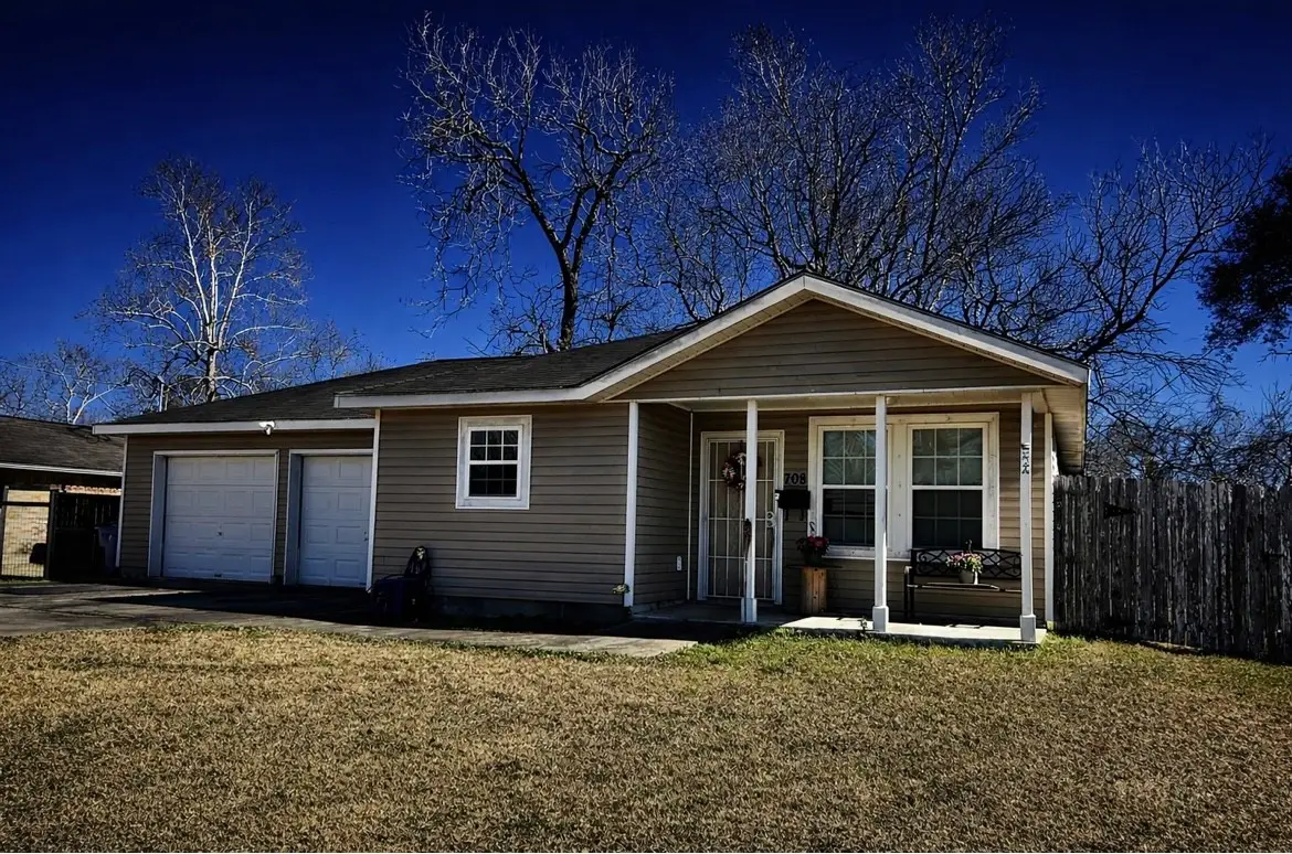 708 E 6th Street, Sweeny, TX 77480 - #1