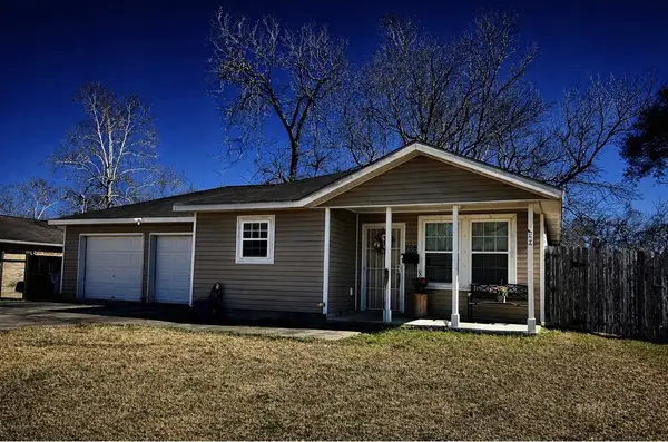 708 E 6th Street, Sweeny, TX 77480