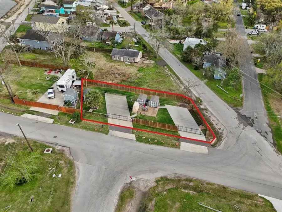 111 Jackson Avenue, Bacliff, TX 77518 - #3