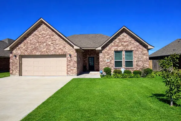 216 Shannon Street, Angleton, TX 77515