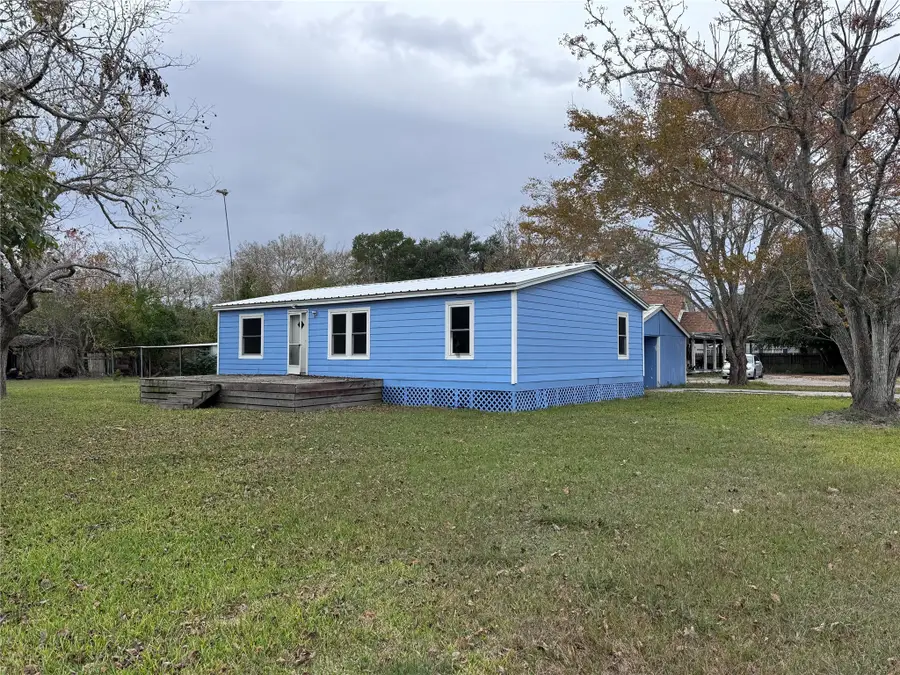 902 1st Street, Louise, TX 77455 - Image #2