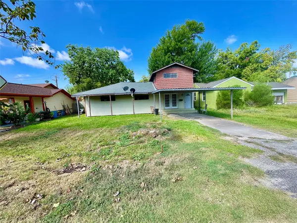 518 S Kansas Street, La Porte, TX 77571