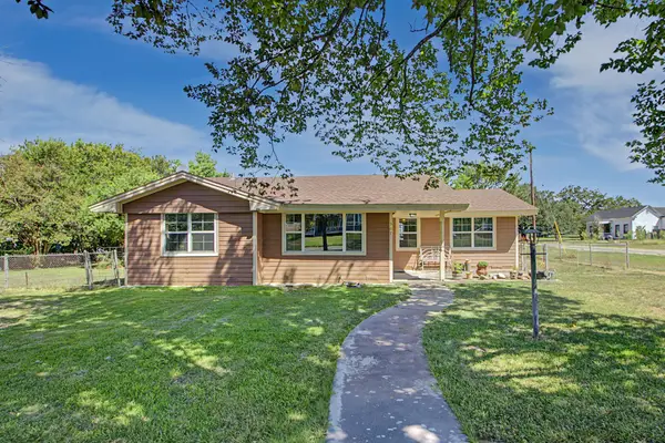 307 E Barton Street, Calvert, TX 77837