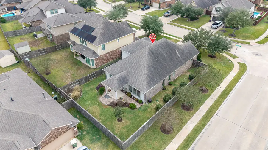 1902 Emerald Breeze Court, Pearland, TX 77089 - Image #2
