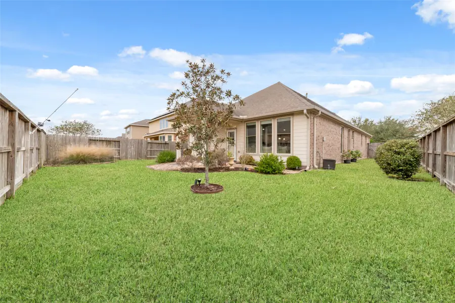1902 Emerald Breeze Court, Pearland, TX 77089 - Image #3