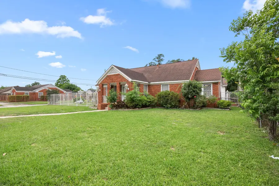 5201 Irvington Boulevard, Houston, TX 77009 - #2