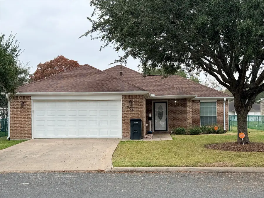 505 E Calhoun Street, El Campo, TX 77437 - Image #2