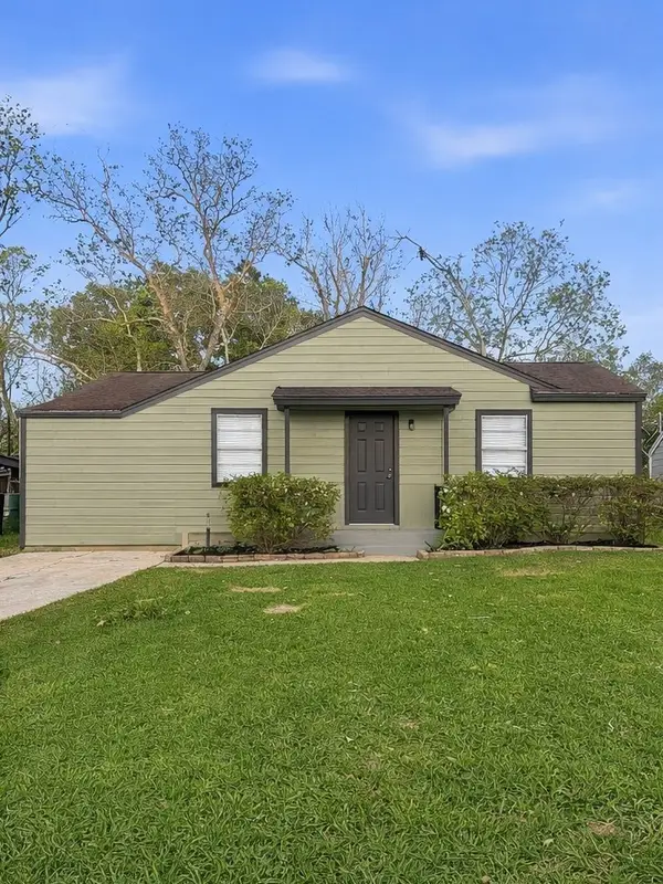 1308 N Rockisland Street, Angleton, TX 77515