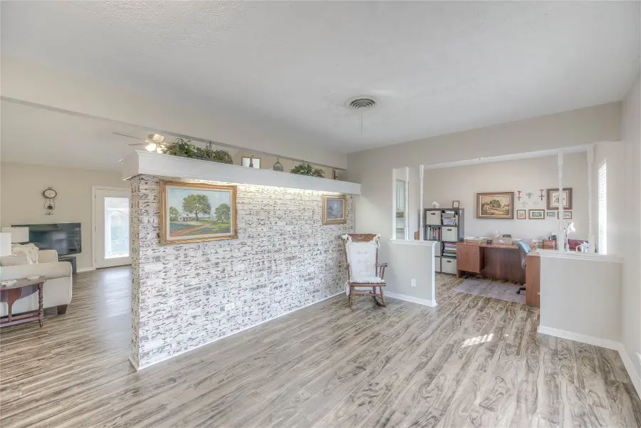 458 E Lake Drive, Livingston, TX 77351 - Image #2