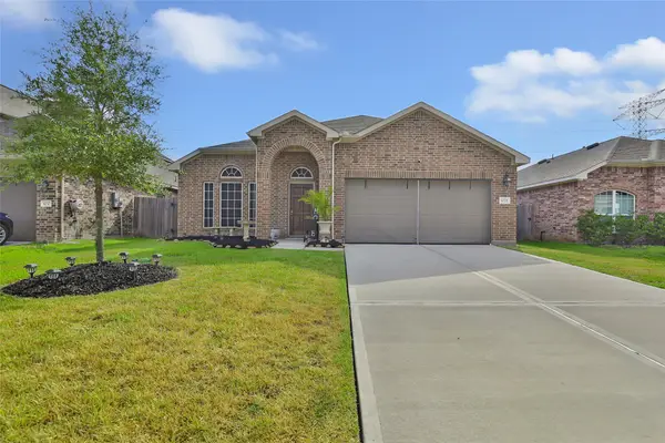 8026 Brooks Crossing Drive, Baytown, TX 77521