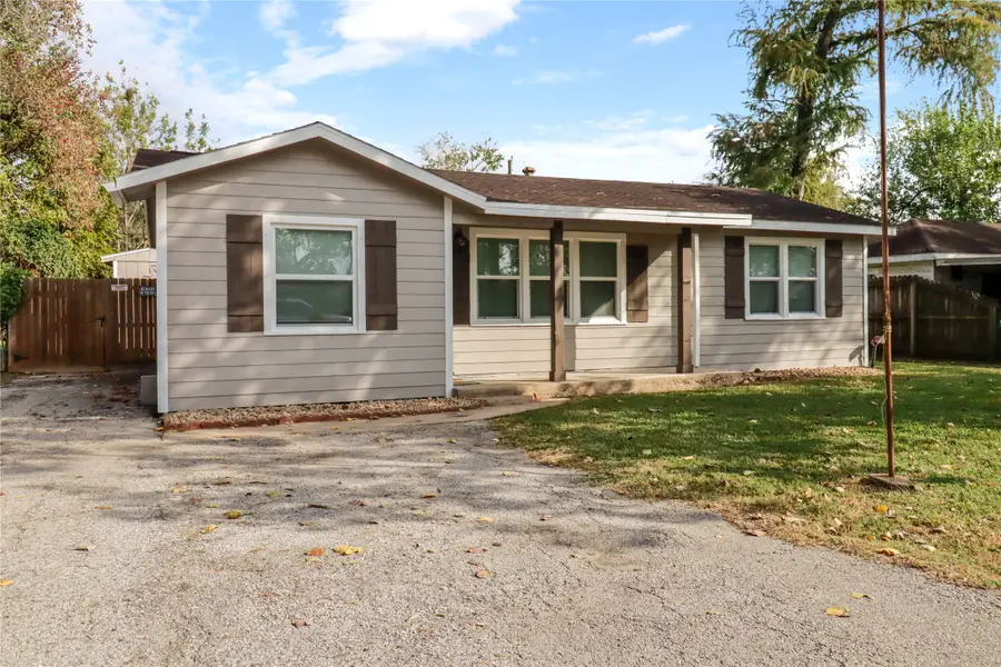 916 N Chenango Street, Angleton, TX 77515 - Image #2