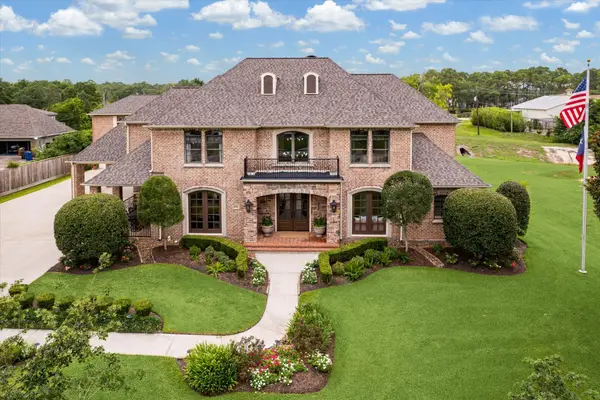 1002 Cowards Creek Court, Friendswood, TX 77546