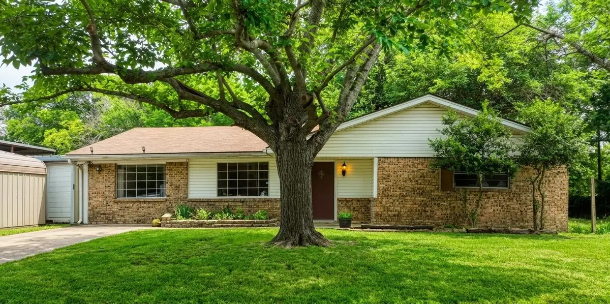 408 E Cheek Street, Saint Jo, TX 76265 - #1