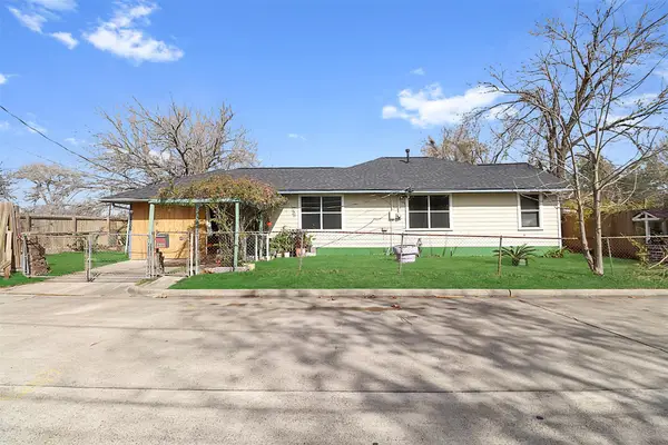 1606 W Humble Street, Baytown, TX 77520