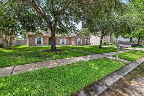 2223 Meadows Boulevard, League City, TX 77573