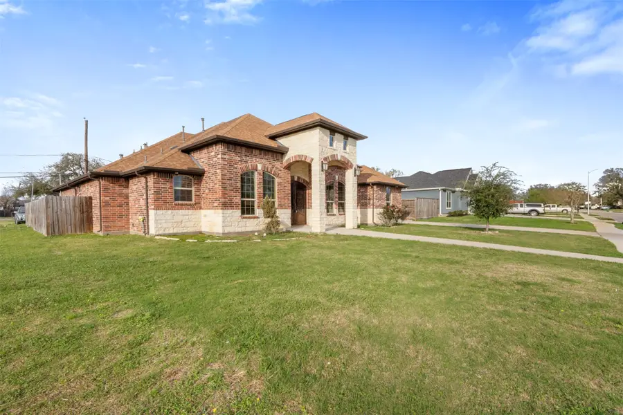 225 Kalmer St Street, Pasadena, TX 77502 - #2