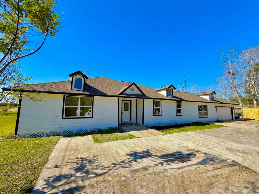 1214 Main St Street, Alvin, TX 77511 - Image #2