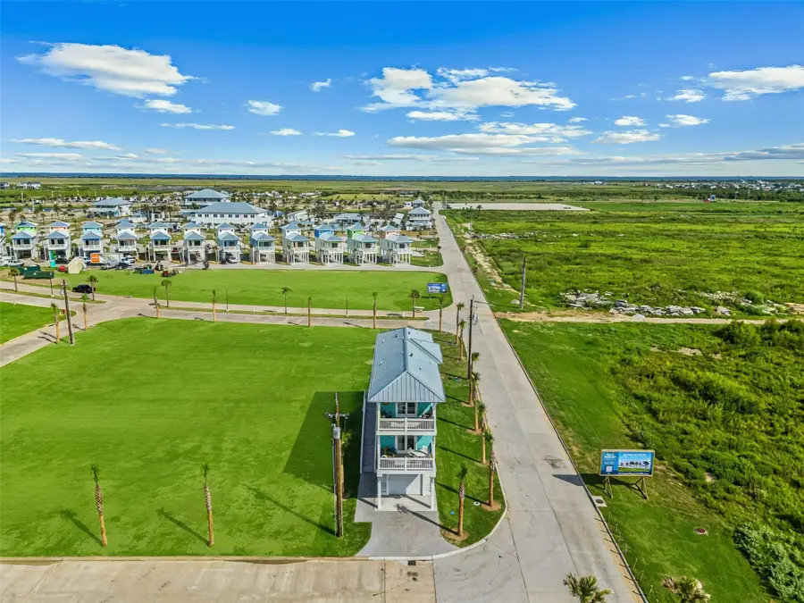 671 Seaside Dr, Crystal Beach, TX 77650 - #3