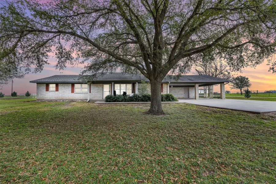 2042 Us Highway 77, Lott, TX 76656 - #2