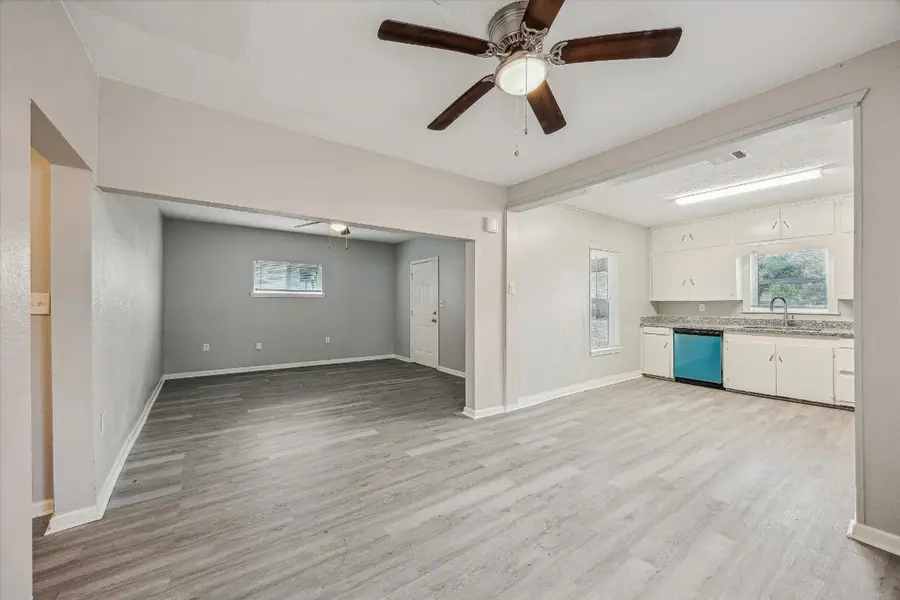 710 E Magnolia Street, Angleton, TX 77515 - #3