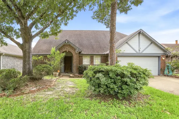 15810 Pilgrim Hall Drive, Friendswood, TX 77546