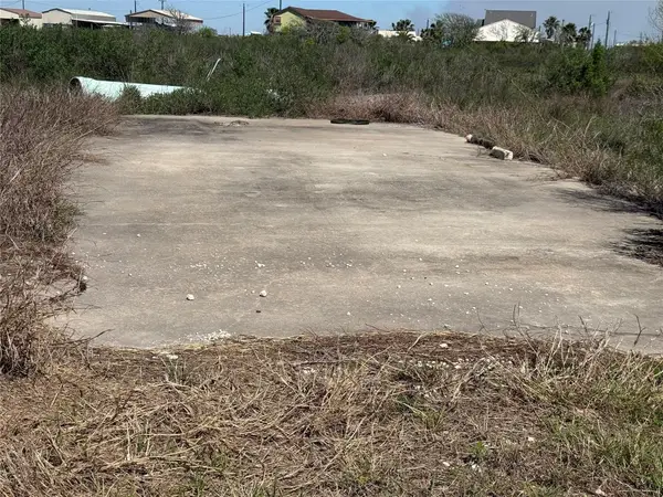 610 & 609 Bonita Street, Sargent, TX 77414