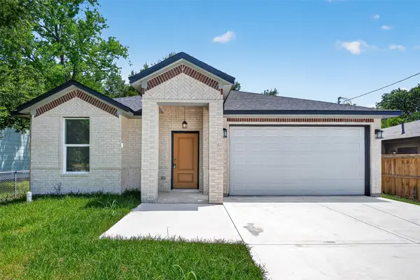130 E Melville Drive, Crosby, TX 77532