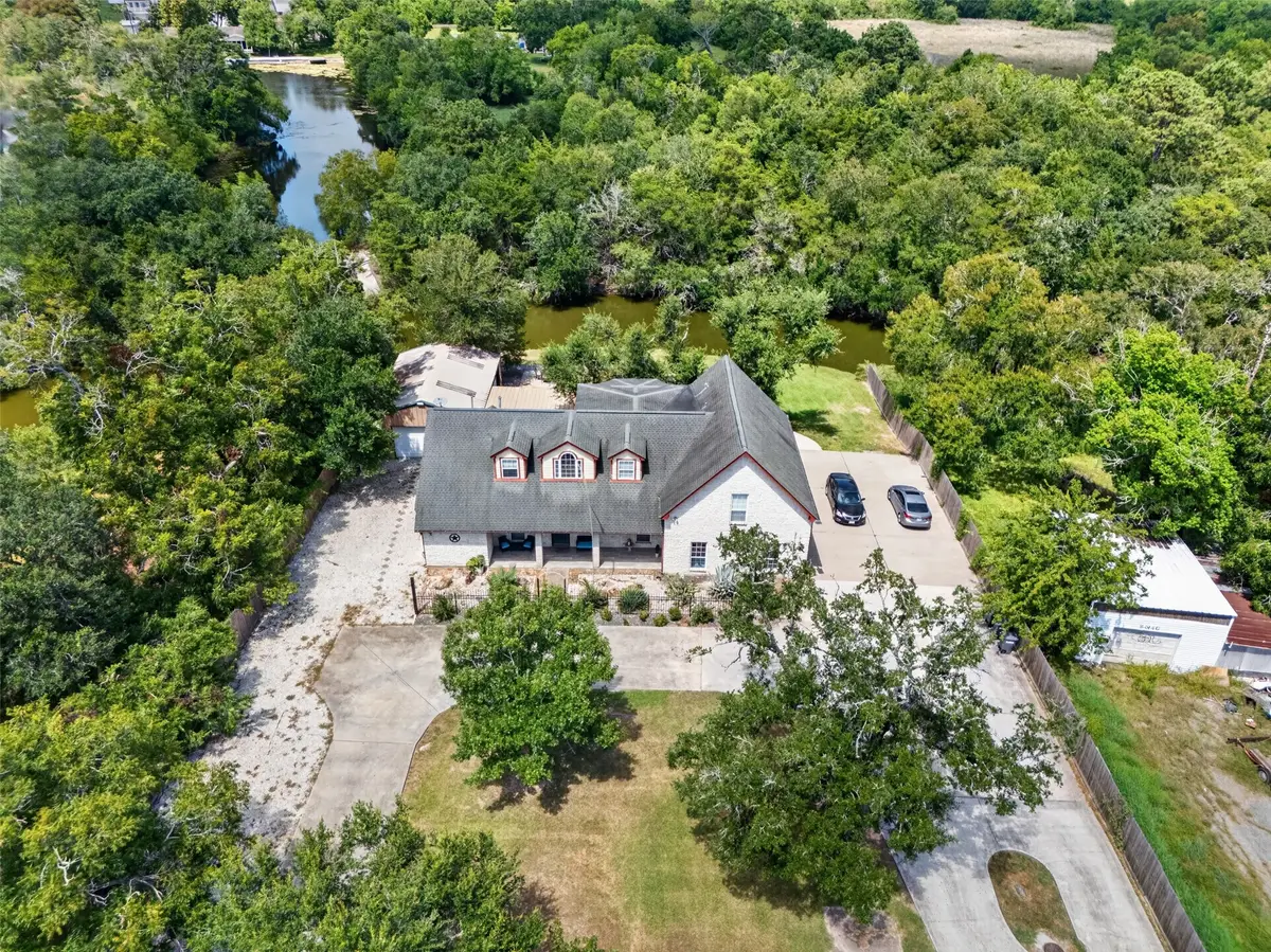 8618 Highway 6, Hitchcock, TX 77563 - #1