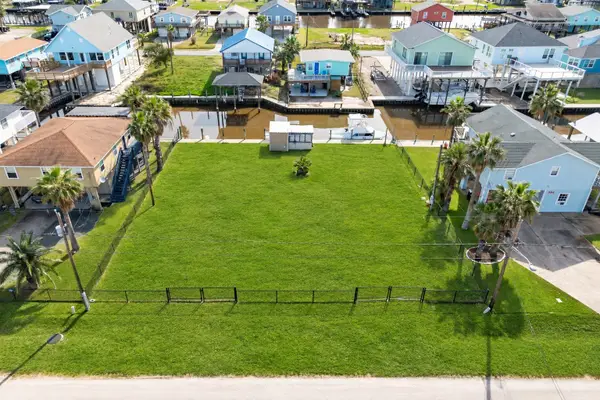 402 Shark Lane, Surfside Beach, TX 77541