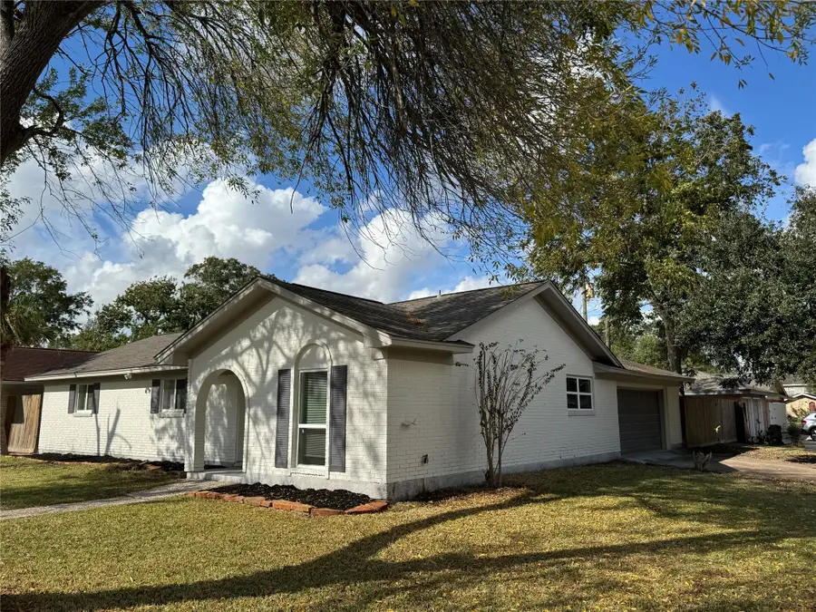 2002 Sunset Court S, League City, TX 77573 - Image #2