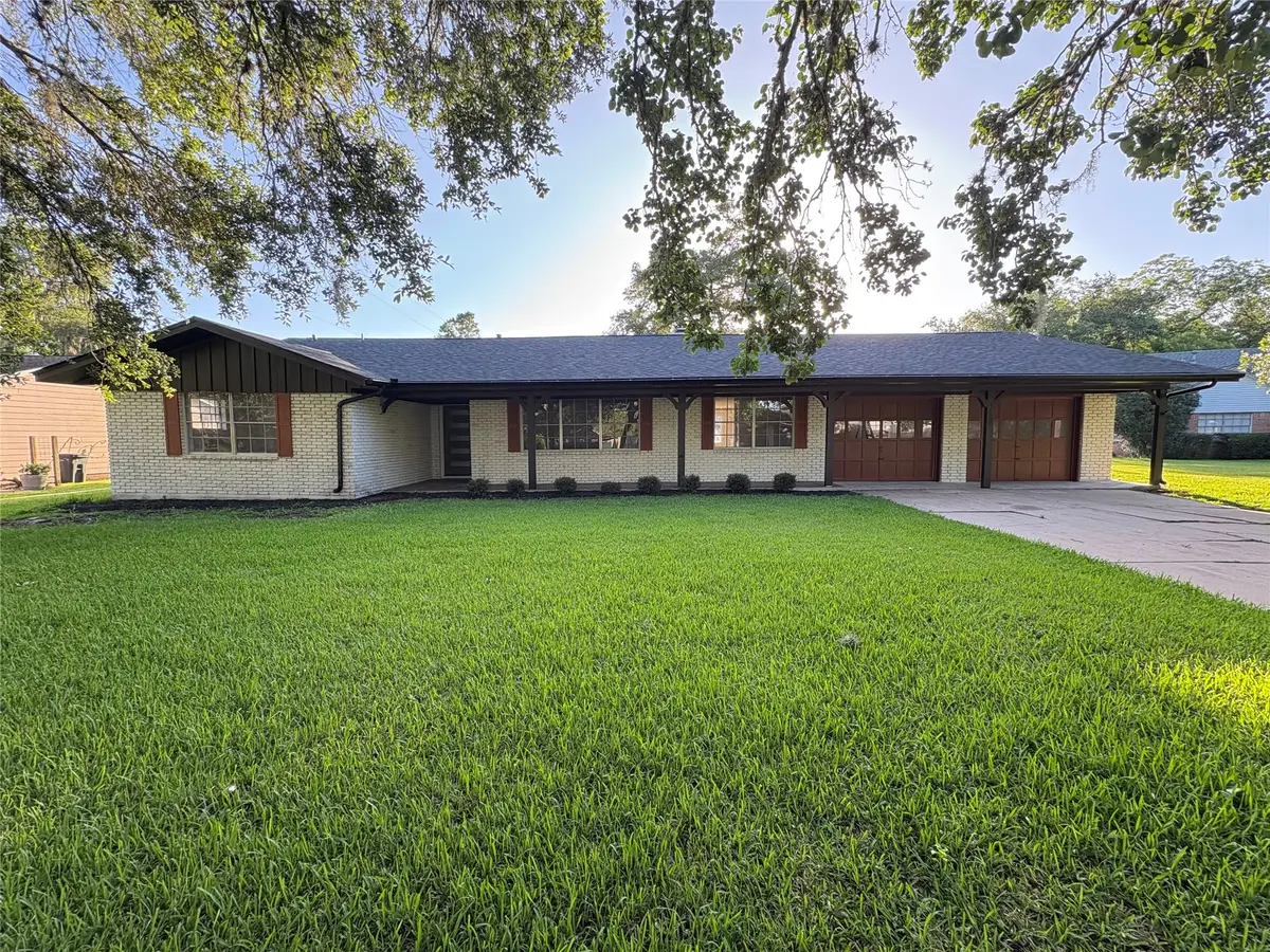 118 Clover Street, Lake Jackson, TX 77566 - #1