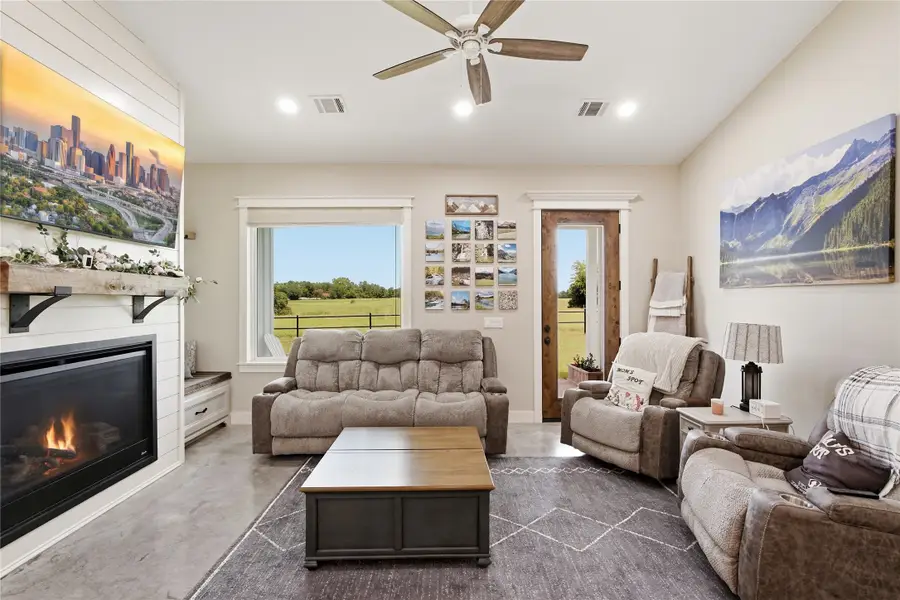 681 Emma Rd, Oakhurst, TX 77365 - #2