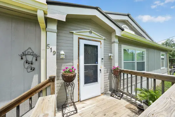 519 Loyal Valley Road, Kerrville, TX 78028