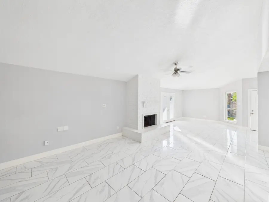 11619 Bowlan Ln, Houston, TX 77035 - Image #2