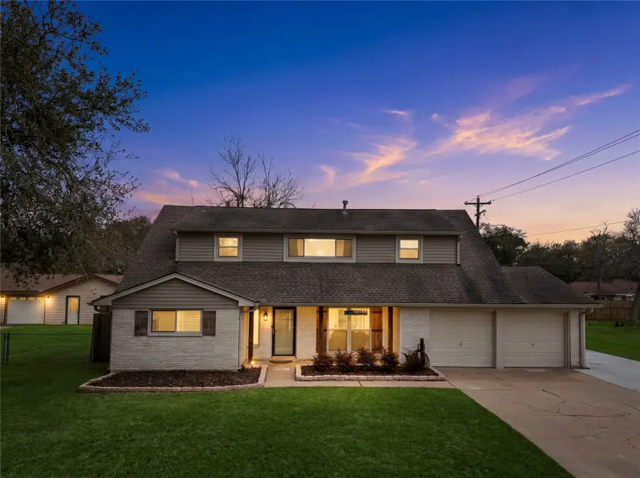 301 Mimosa Drive, Hitchcock, TX 77563 - #2