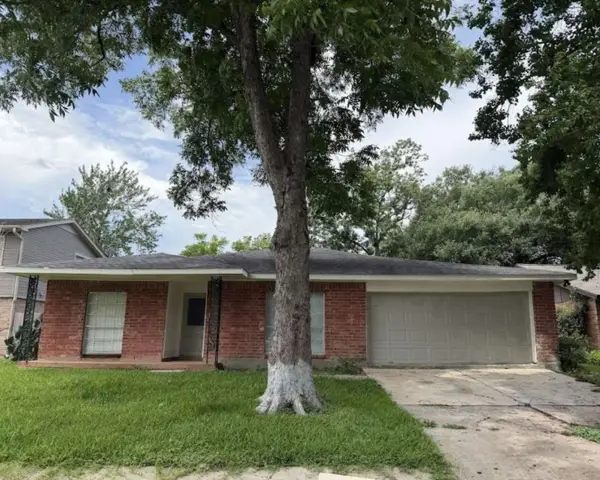 10422 Cedartowne Lane, Sugar Land, TX 77498