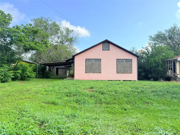 403 E Ward Street, Refugio, TX 78377