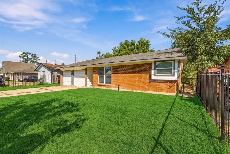 6119 Standing Oaks Street, Houston, TX 77050 - #3