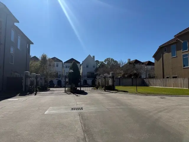 5515 Felice Drive, Houston, TX 77081 - #3
