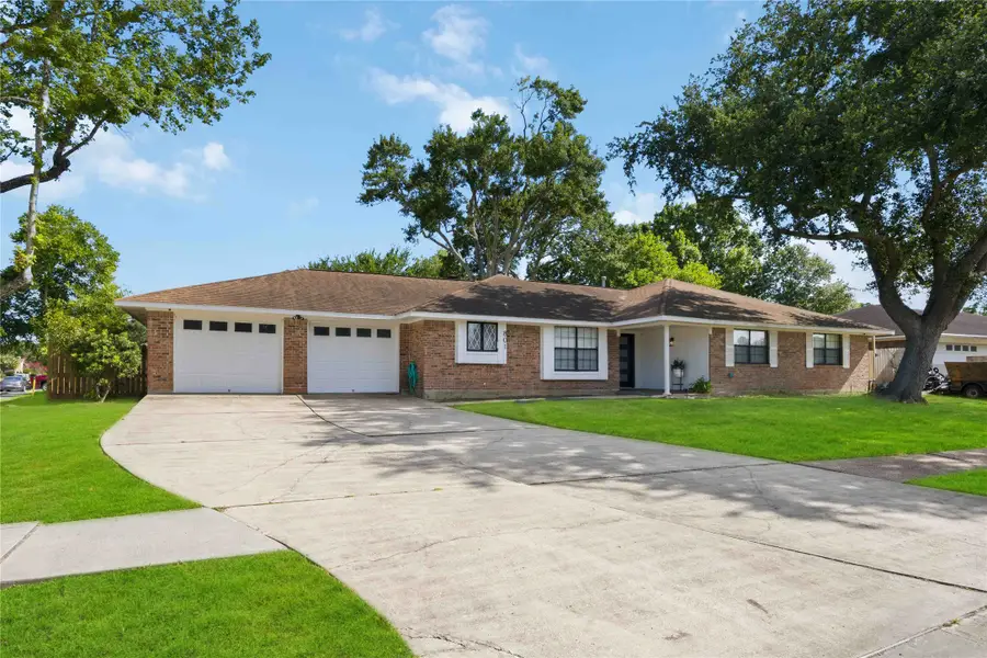 801 Friars Lane, Baytown, TX 77521 - #2
