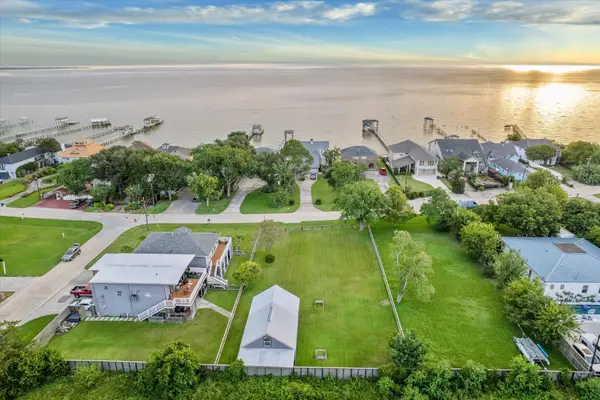 1436 Bayshore Drive, Kemah, TX 77565