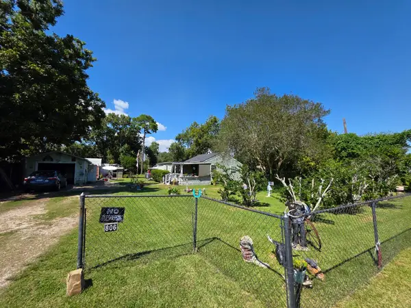 806 Miles Road, Bacliff, TX 77518