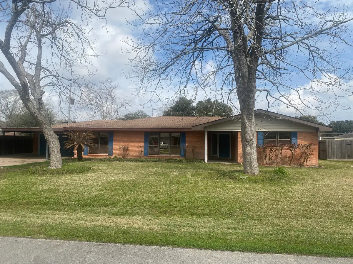 8102 Dellanera Drive, Hitchcock, TX 77563 - Image #1