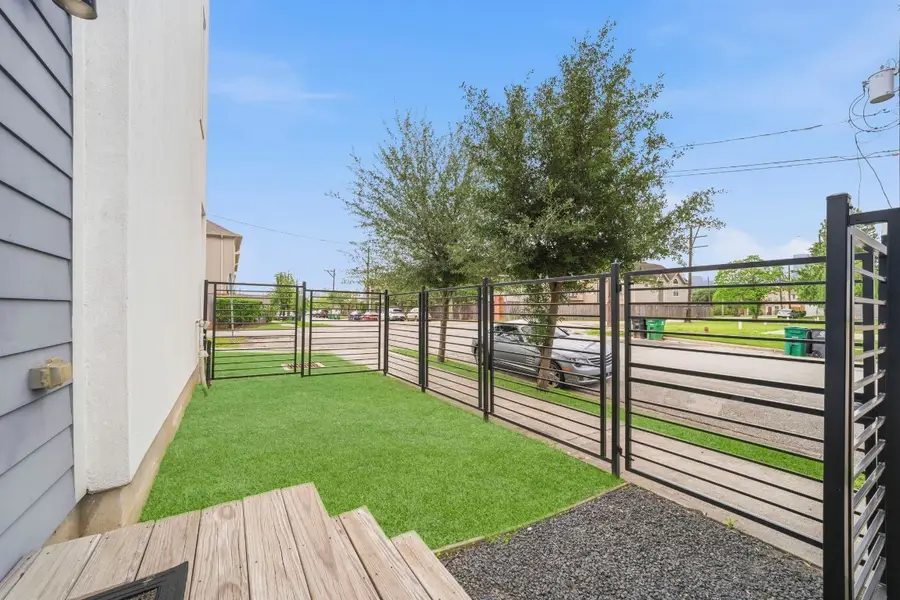 3303 Baron Street, Houston, TX 77020 - #3