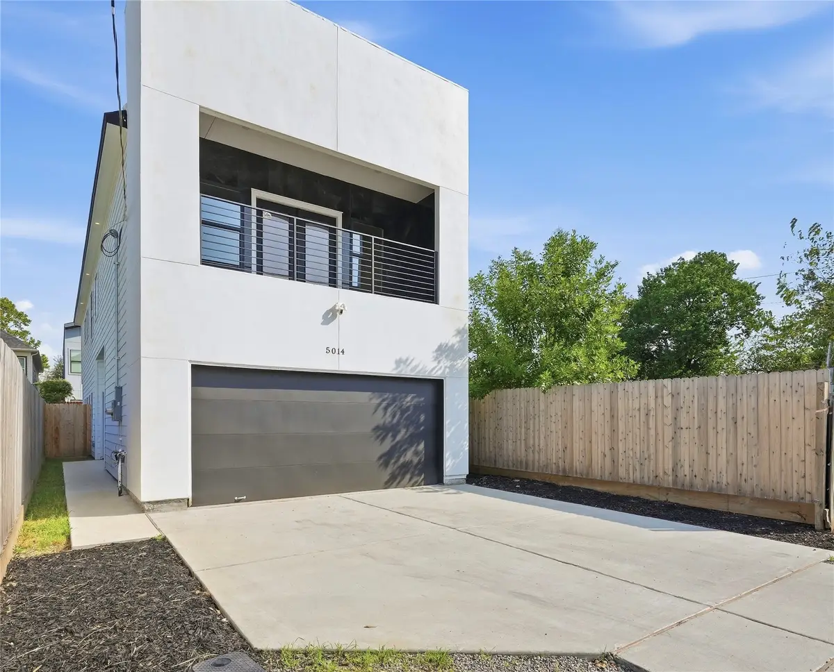 5014 Creekmont Drive, Houston, TX 77091 - #1