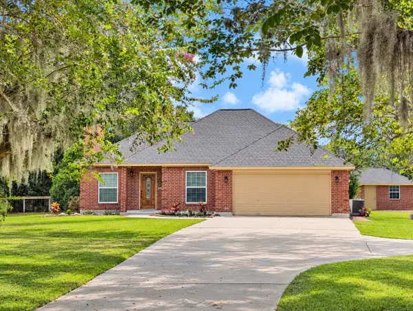 531 Jimmy Phillips Boulevard, Angleton, TX 77515